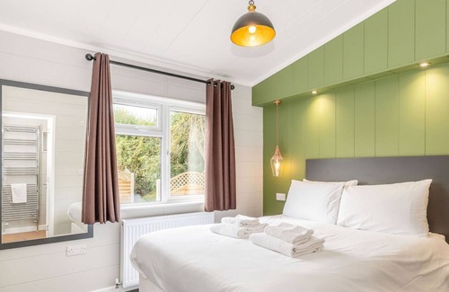 Yaxham Cabina | 2 bedroom accommodation in Yaxham, Dereham