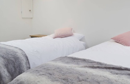 Whaddon Cabaña | 2 habitaciones alojamiento en Keevil, cerca de Trowbridge