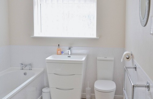 Chirk Cabaña | 2 bedroom accommodation in Chirk