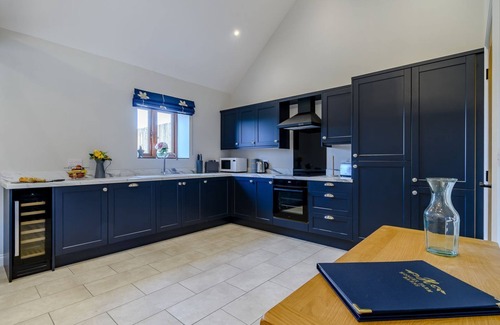 Newark Cabaña | 2 bedroom accommodation in East Stoke, near Newark