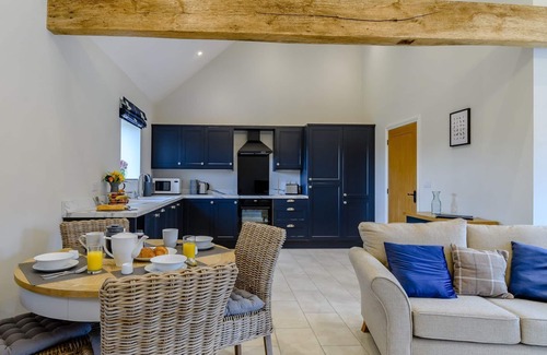 Newark Cabaña | 2 bedroom accommodation in East Stoke, near Newark