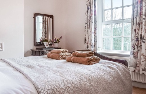 Ogden Cabaña | 2 bedroom accommodation in Luddendenfoot, near Halifax