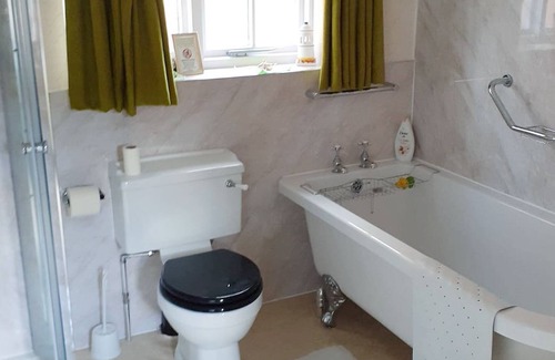 Wressle Cabaña | 2 bedroom accommodation in Wressle, near Selby