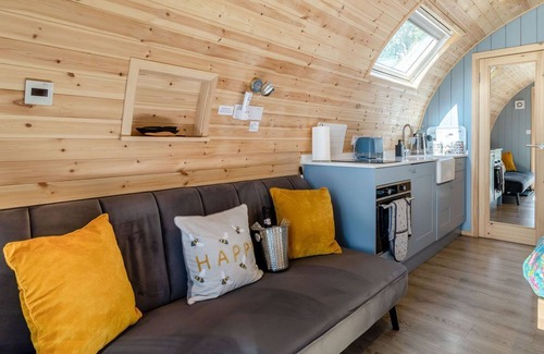 Thirsk Cabaña | 2 bedroom accommodation in South Kilvington, near Thirsk