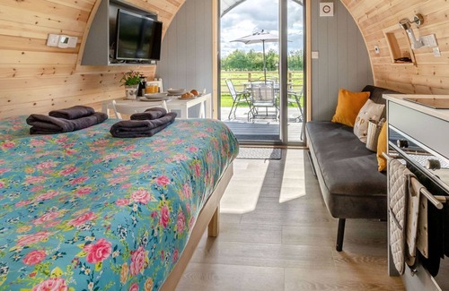 Thirsk Cabaña | 2 bedroom accommodation in South Kilvington, near Thirsk