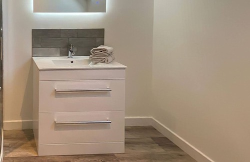 Wyton Cabaña | 2 bedroom accommodation in Wyton
