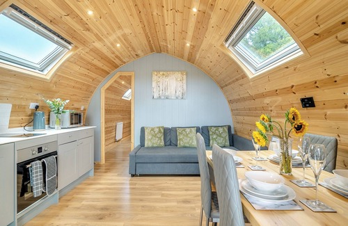 Blackford Chalet De Esquí | Barrow View is a spacious, modern lodge with open-plan living and stunning views.