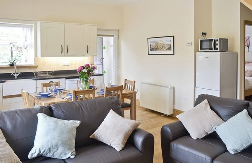 Dinas Cabaña | Alojamiento de 2 habitaciones en Rhostryfan, Caernarfon