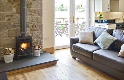 Dinas Cabaña | Alojamiento de 2 habitaciones en Rhostryfan, Caernarfon