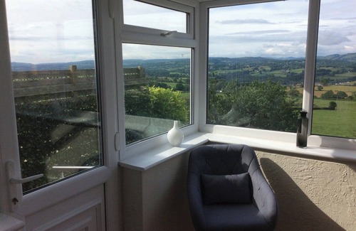 Mold Cabaña | 2 bedroom accommodation in Rhosesmor, near Mold