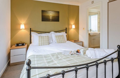 Ryde Cabina | 2 bedroom accommodation in Wootton, Nr Cowes
