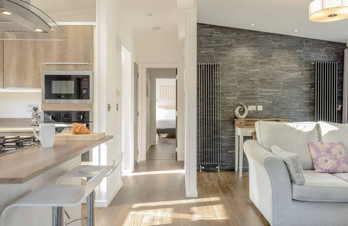 Ryde Chalet De Esquí | 2 bedroom accommodation in Wootton Bridge, Nr Cowes