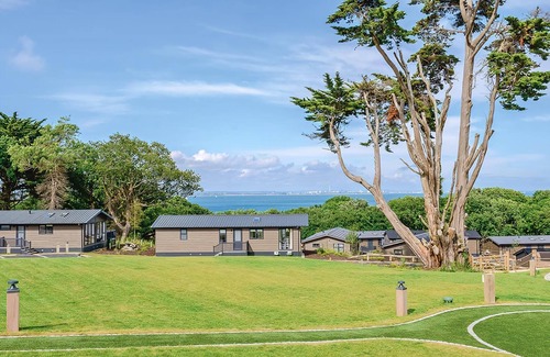 Ryde Chalet De Esquí | 2 bedroom accommodation in Wootton Bridge, Nr Cowes
