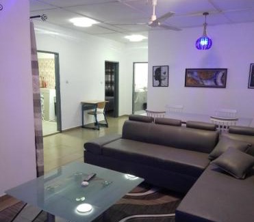 Lome Apartamento | 2-Bedroom Accommodation in LOME-GTA - AC, WiFi, Netflix