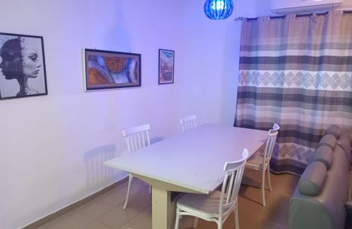 Lome Apartamento | 2-Bedroom Accommodation in LOME-GTA - AC, WiFi, Netflix