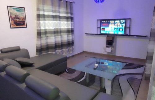 Lome Apartamento | 2-Bedroom Accommodation in LOME-GTA - AC, WiFi, Netflix