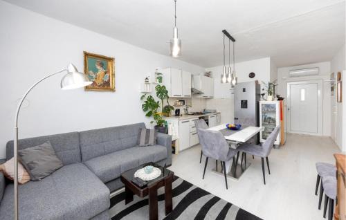 Gustirna Apartamento | 2 Bedroom Amazing Apartment In Gustirna
