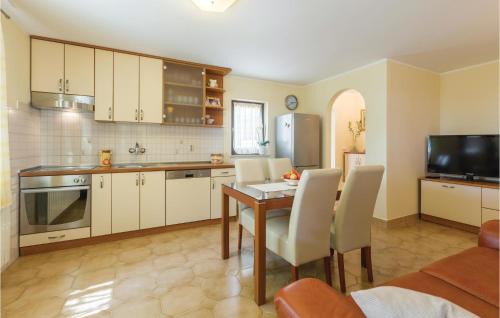 Kanfanar Apartamento | 2 Bedroom Amazing Apartment In Kanfanar
