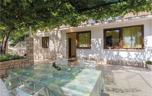 Kanfanar Apartamento | 2 Bedroom Amazing Apartment In Kanfanar