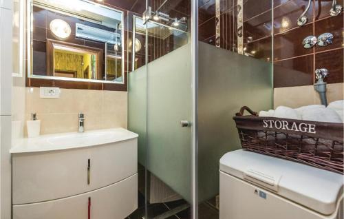 Sarsoni Apartamento | 2 Bedroom Amazing Apartment In Rijeka