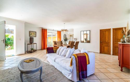 Paluds de Noves Casa | 2 Bedroom Amazing Home In Noves