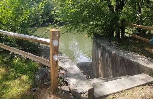 Franklin Cabina | 2 bedroom Amazing River front Cabin in Franklin NC