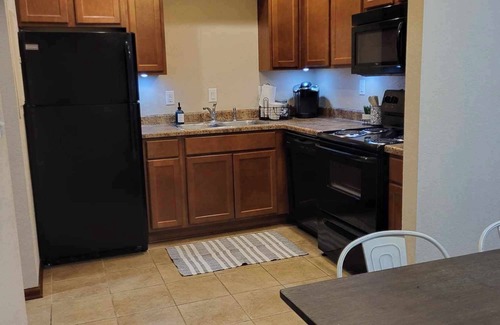 Ames Apartamento | 2 bedroom Ames Apartment - private deck, garage