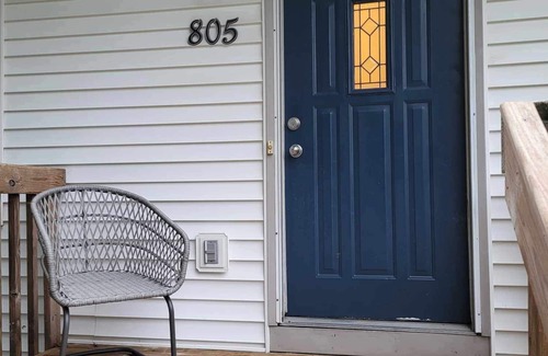 Ames Apartamento | 2 bedroom Ames Apartment - private deck, garage