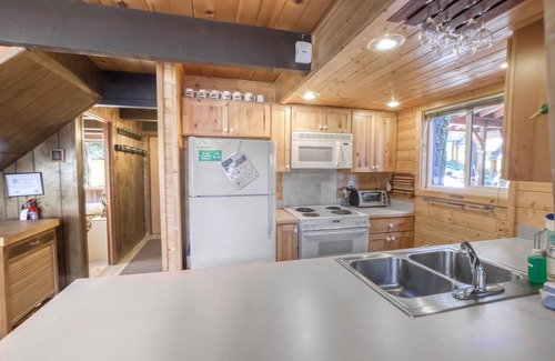 Truckee Cabina | 2 habitaciones + buhardilla, 2 baños, capacidad para 8 personas. Donner Lakefront w / muelle privado DLR # 013