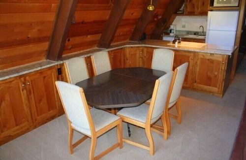 Truckee Cabina | 3 habitaciones + buhardilla, 2 baños, capacidad para 9 personas. South Shore de Donner Lake DLR # 027
