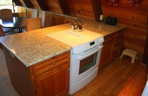 Truckee Cabina | 3 habitaciones + buhardilla, 2 baños, capacidad para 9 personas. South Shore de Donner Lake DLR # 027