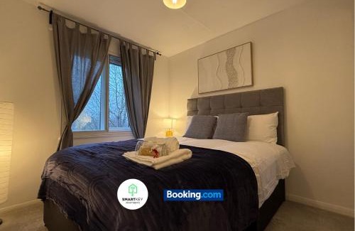 Woking Apartamento | 2 Bedroom Ap Close to Woking town with Free Parking