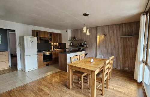 Saint-Jean-de-Sixt Apartamento | 2-bedroom apartment in the village square