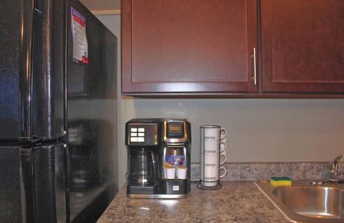 West Des Moines Apartamento | 2-bedroom apartment in W. Des Moines. Close to Jordan Creek mall, DMU, Top Golf