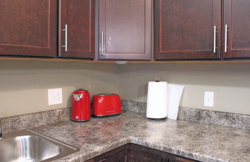 West Des Moines Apartamento | 2-bedroom apartment in W. Des Moines. Close to Jordan Creek mall, DMU, Top Golf
