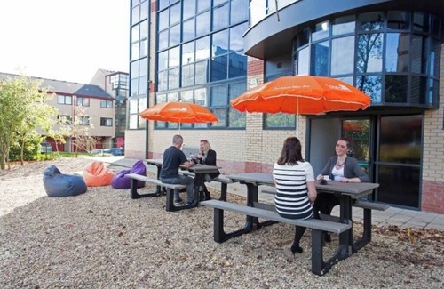 Central Milton Keynes Apartamento | 2 bedroom Apartment - Sleeps up to 4 with double beds