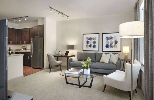 Newtown Square Apartamento | 2-Bedroom Apartment - 7-day min. - Background check/Lease Required