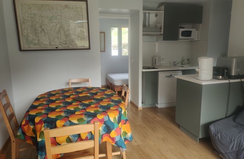 Esquieze-Sere Apartamento | Apartamento de 2 dormitorios 5/6 personas con jardín.