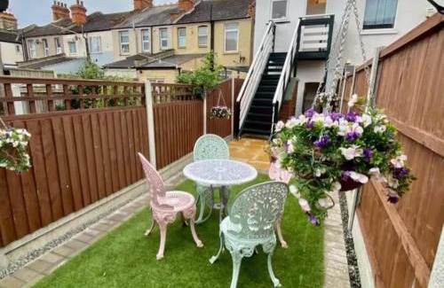 Southend-on-Sea Casa | 2 Bedroom Apartment with Garden, Close to Beach