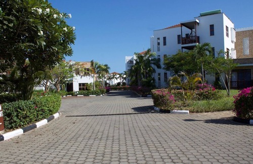 Gede Apartamento | 2-bedroom apartment in marvelous Kilifi County with AC beach Front and flowers