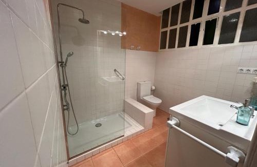 Los Remedios Apartamento | 2 Bedroom Apartment by Guadalquivir River