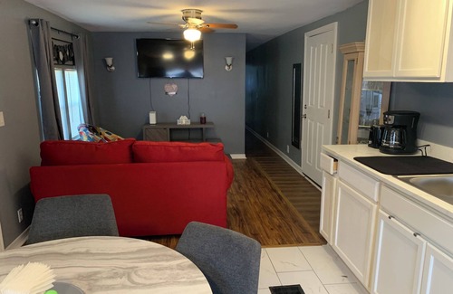 South Pensacola Apartamento | 2-bedroom apartment in charming Pensacola with AC, WiFi. Start your vacation now
