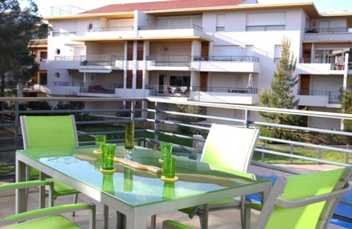 Calvi Apartamento | 2-BEDROOM APARTMENT IN GATED RESIDENCE 10 MINUTES WALK FROM THE BEACH