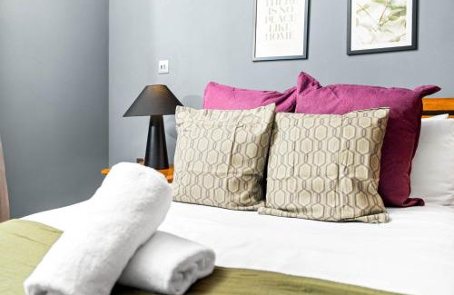 Theatreland Birmingham Apartamento | 2-Bedroom Apartment in Heart of the City - China Town - Balcony - Secure Parking Included 48A