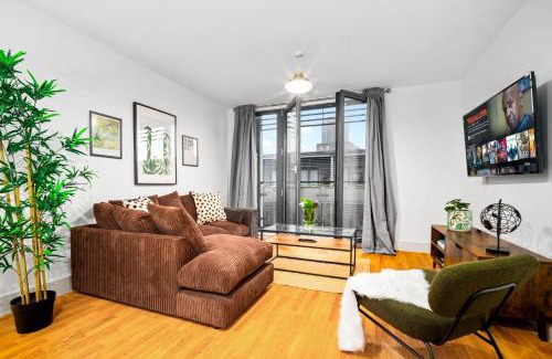 Theatreland Birmingham Apartamento | 2-Bedroom Apartment in Heart of the City - China Town - Balcony - Secure Parking Included 48A