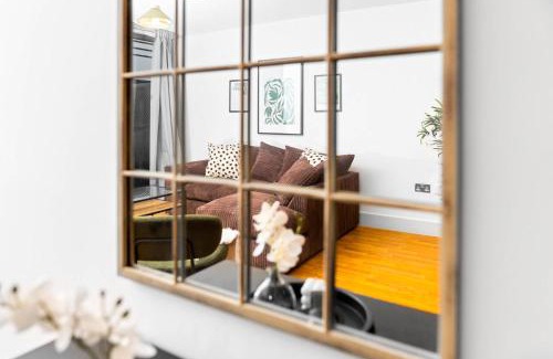 Theatreland Birmingham Apartamento | 2-Bedroom Apartment in Heart of the City - China Town - Balcony - Secure Parking Included 48A