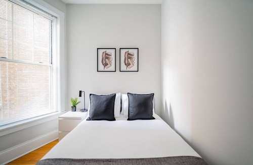 Wrigleyville Apartamento | 2BR Apt in Lively Neighborhood of Wrigley Field
