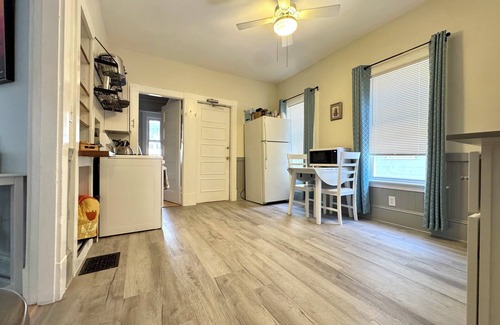 Spring Hill Apartamento | 2-bedroom apartment in fabulous Somerville with AC, WiFi and off street parking
