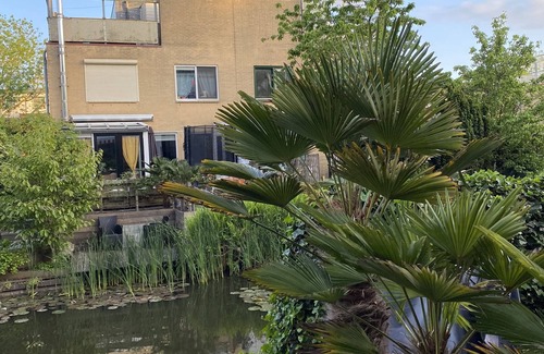 Amsterdam North Casa | 2 bedroom apartment with backyard and free parking