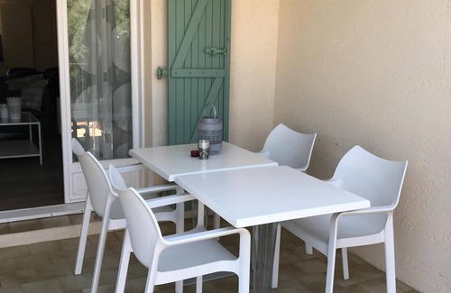 Port Cogolin Apartamento | Apartamento de 2 dormitorios con piscina y parking subterráneo.